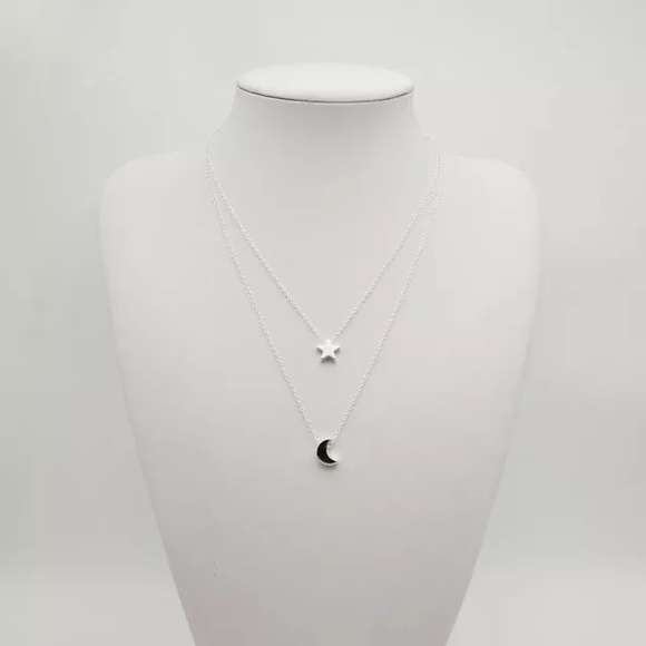 🆕 Layered Moon Star Charm Necklace - Picture 4 of 4